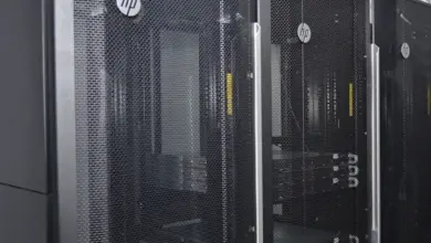 Серверні стійки в дата-центрі для надання послуг інтернет